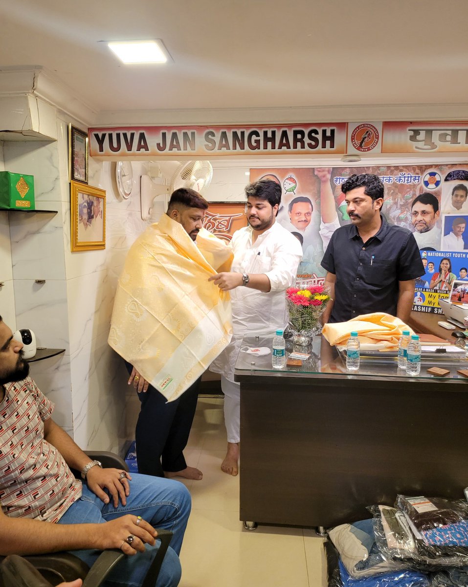 Kashif_Shah_'s tweet photo. Today our Maharashtra Youth @NCPspeaks President @MahebubShaikh20 Saheb visited at my public relation office, Dongri and had discussed about upcoming Brihanmumbai Municipal Corporation (BMC) Election 2022.
In this meeting Annu Angre Ji were also present there. 

@mumbai_NYC https://t.co/LQP8BsyvK6