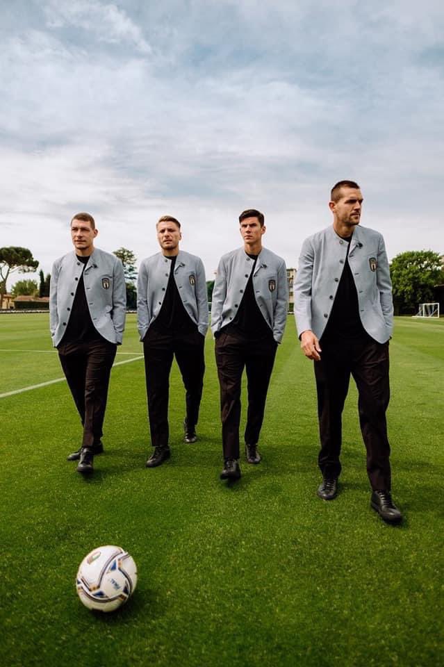 KumariRukshmani's tweet photo. Nobody does it, quite the way the Italians do...
It was so stylish of Italian football team arriving at Wembley in a sassy 'Jodhpur Bandgala' suit by Giorgio Armani who dressed them 'gli Azzurri' for the Euro 2020 final.
#WinningInStyle ๐ฎ๐น #Italy https://t.co/P5H5EBmTyY