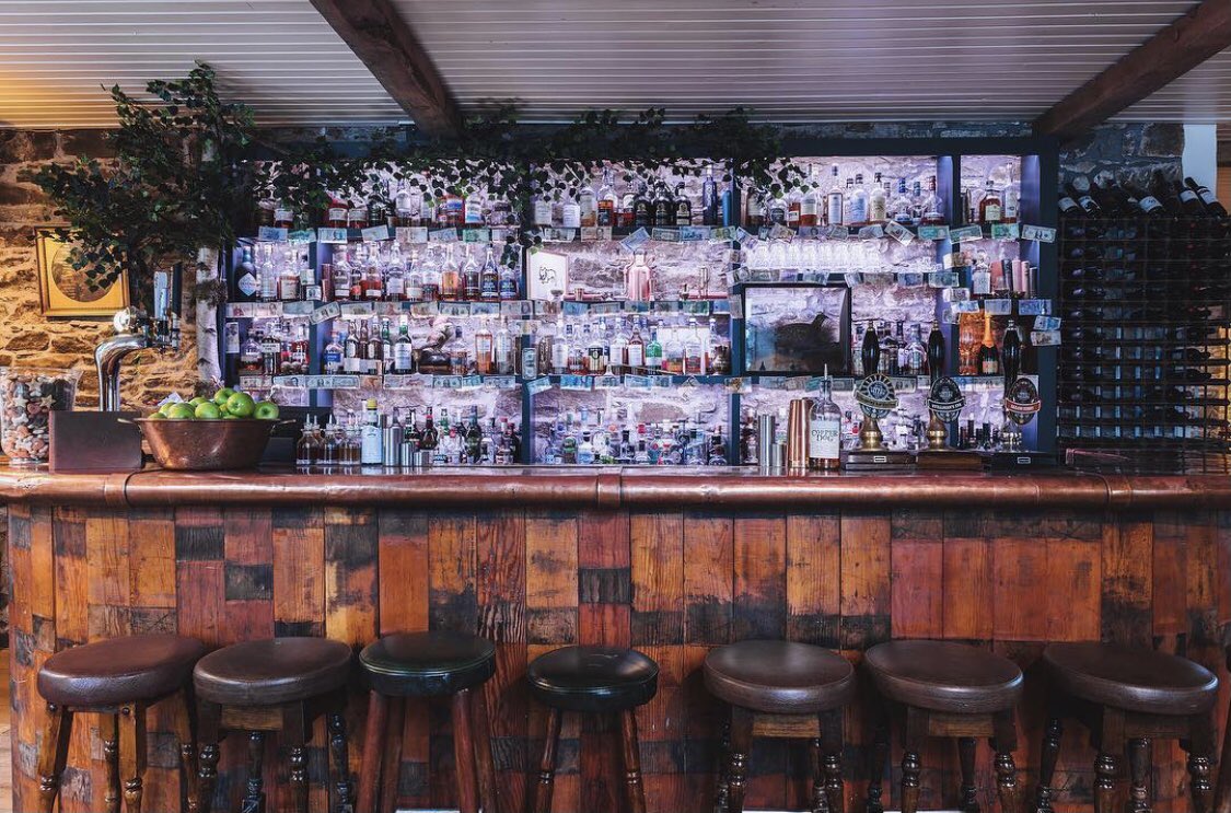 What’s your go-to drink at the Copper Dog? 🥃🍸🍺 
We love our classic Apple Dog! Freshly squeezed apple juice mixed with our very own Copper Dog whisky 🍎