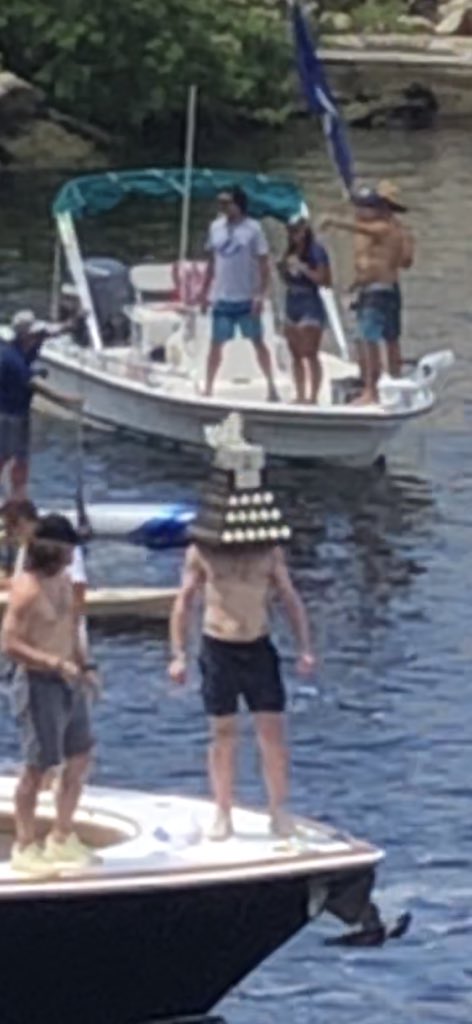 BoltsJolts's tweet photo. Your goalie could never. https://t.co/6EhXUgZtGO