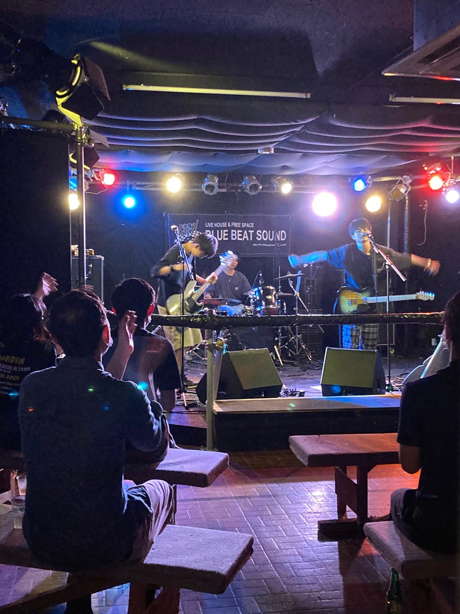 pla_case's tweet photo. また昔みたいに、ただ自由に、みんなが表現できる日が来て欲しい。そう思った。
ライブハウスに限らず、音楽に限らず。
来てくれた皆さんに心から感謝。
ケイゴくん、はじさん、KEEWOさん、skyparkerの3人にも。
#岩瀬敬吾
#ヤマグチユキヒコ
#ノロッスデュオ
#ノロッストリオ
#KEEWO
#BLUEBEATSOUND https://t.co/z68f2e33Ha