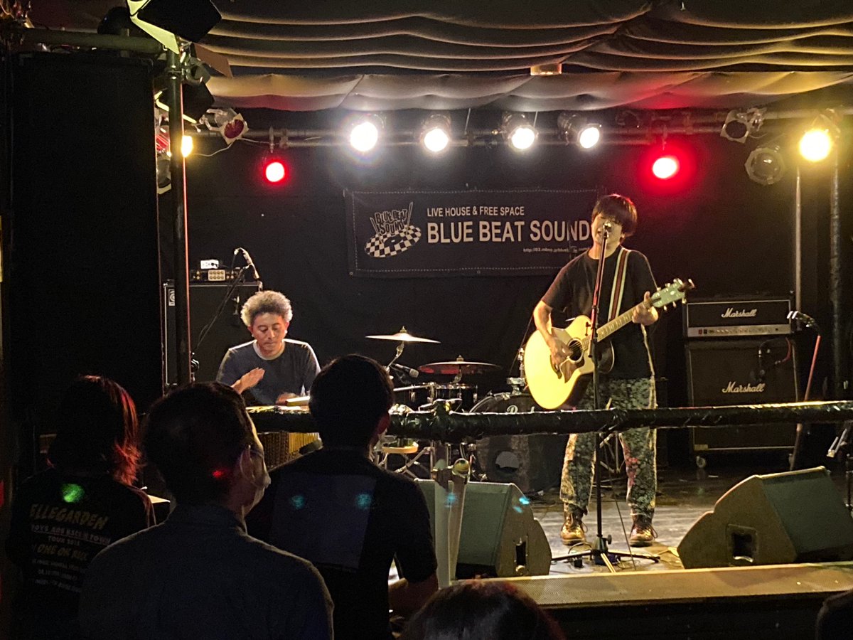 pla_case's tweet photo. また昔みたいに、ただ自由に、みんなが表現できる日が来て欲しい。そう思った。
ライブハウスに限らず、音楽に限らず。
来てくれた皆さんに心から感謝。
ケイゴくん、はじさん、KEEWOさん、skyparkerの3人にも。
#岩瀬敬吾
#ヤマグチユキヒコ
#ノロッスデュオ
#ノロッストリオ
#KEEWO
#BLUEBEATSOUND https://t.co/z68f2e33Ha