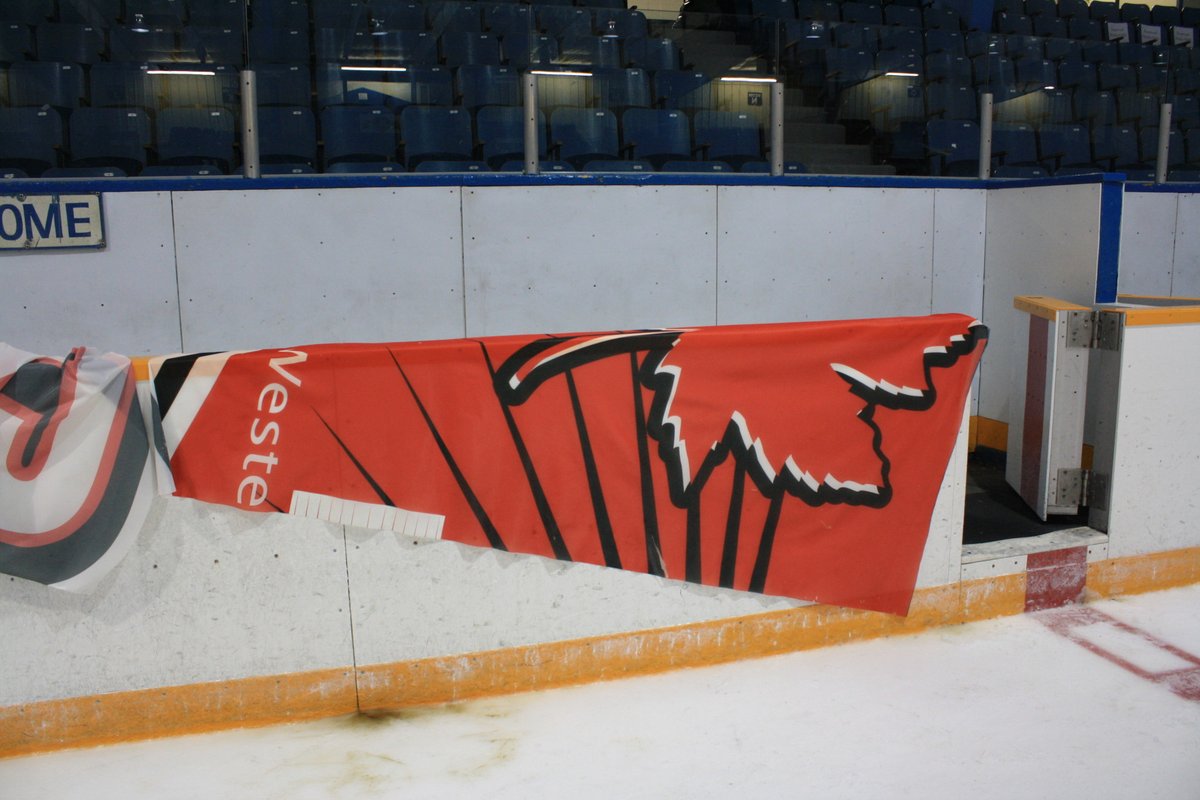 JetIceHockey's tweet photo. Easy-In textile logos are easy to install -- but also easy to remove π
All you need to do is shave the ice down to 1/8β above the logo, flood with hot water, and then pull the textile.
#WeBringIceToLife #JetIce #EasyInTextiles #IceLogos #HockeySeason #Hockey https://t.co/lj1XtAIuxT