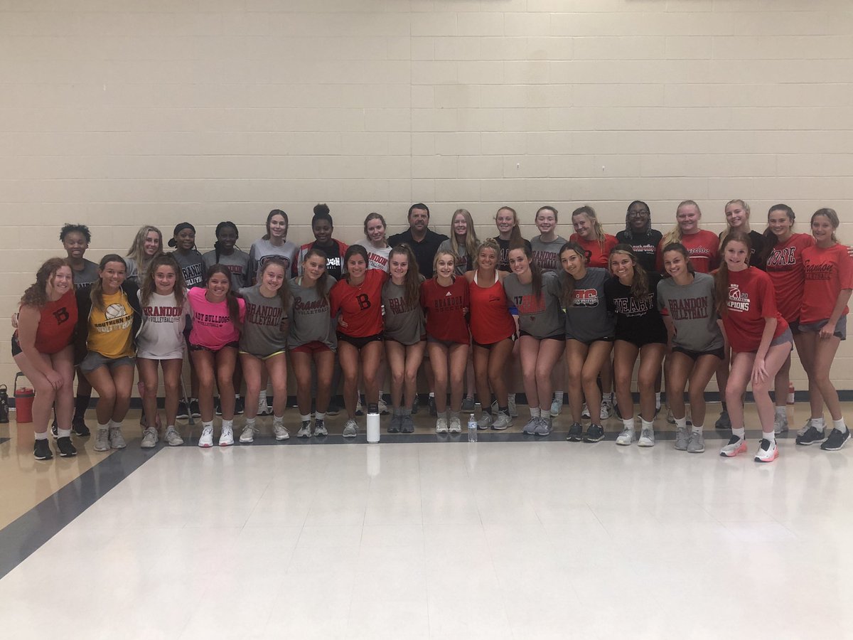 BHSVolleydogs11's tweet photo. Thank you Dr. Marshall for speaking to our team this morning! Great lesson on the power of one!!! #bethedifference #bedriven @BrandonBulldogs https://t.co/dhqwvm45Nm