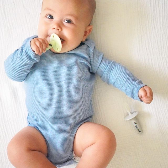 yyzdistribution's tweet image. You don't need teeth to enjoy the @zolidays Chubby Gummy teether! The safe designed soft textured tip relieves achy gums at the first stages of teething and beyond!

#teething #firstteeth #teether #babyessentials #newbaby #momlife