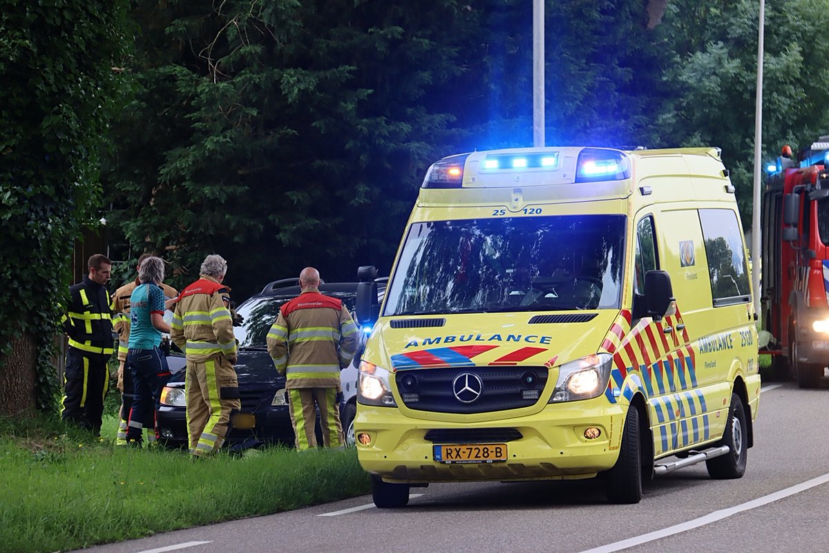 Brandweer Kuinre gealarmeerd voor verkeersongeval op de Slijkenburgerdijk (Foto's) |. | #Steenwijk.
