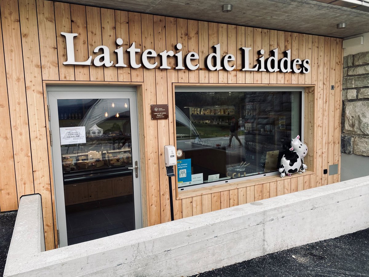 valaiswallis's tweet photo. #Nouveau: Dans le cadre du Projet de développement régional (PDR) du #GrandEntremont, 2 nouvelles #réalisations, le #gîte de la Tsissette et l’extension de la #laiterie, ont vu le jour sur la commune de #Liddes. A découvrir sur le @lenouvelliste : https://t.co/qBiR8T0aBp https://t.co/0Kv1fpDSYf