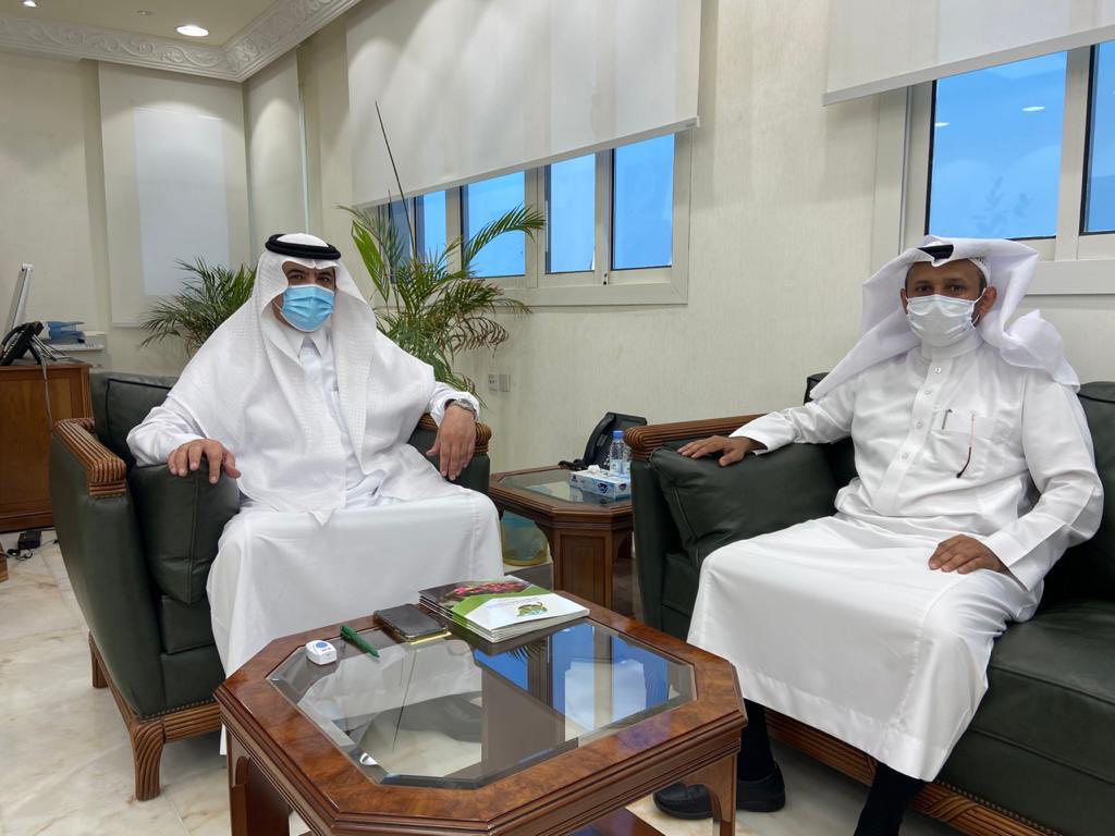 faifassociation's tweet photo. استقبل أمين أمانة جازان المهندس نايف بن سعيدان بمكتبه صباح اليوم رئيس مجلس إدارة الجمعية التعاونية الزراعية بفيفاءالمهندس يزيد جابر الفيفي حيث جرى خلال اللقاء التعريف بالجمعية وأهدافها وقد بارك سعادة أمين المنطقة للجمعية التأسيس متمنيًا أن تساهم في تنمية الإنسان والمكان
@jazansa https://t.co/wnwAXeXXh9