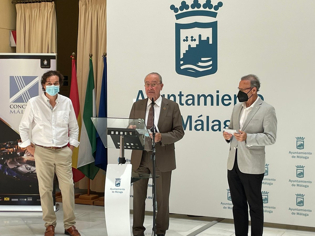 culturamalaga's tweet photo. El alcalde de @malaga, @pacodelatorrep, asiste a la presentación del trabajo discográfico 'Duos de Palacio' de la Fundación @HispaniaMusica, junto a su presidente, @GildeGalvez, y el presidente de @FundacionMalaga, Juan Cobalea https://t.co/qgY1pd0h1s