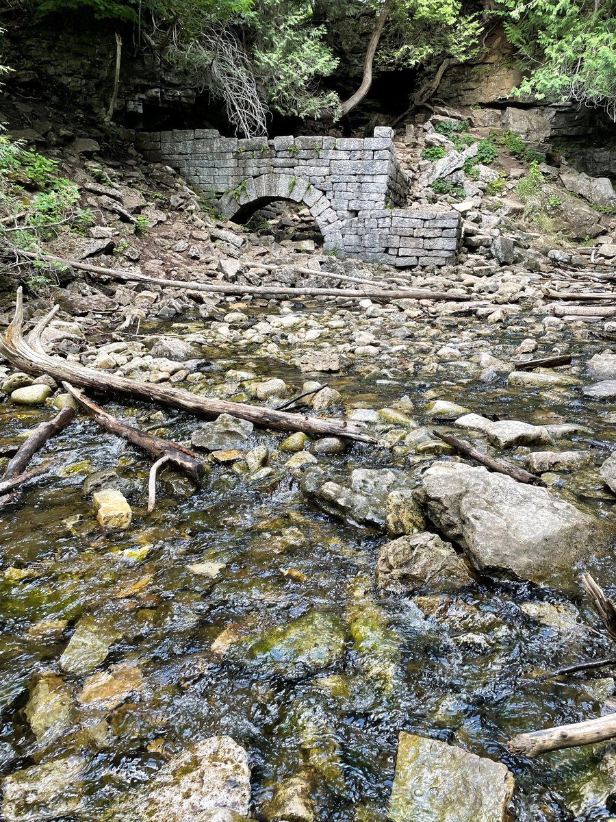 AdventureGuide_'s tweet image. In downpour, @merrelloutside had my feet dry and comfortable! Can you guess the name of this trail? Let's see your comments! 
.
.
.
#Merrell #merrellcanada #waterprooffootwear