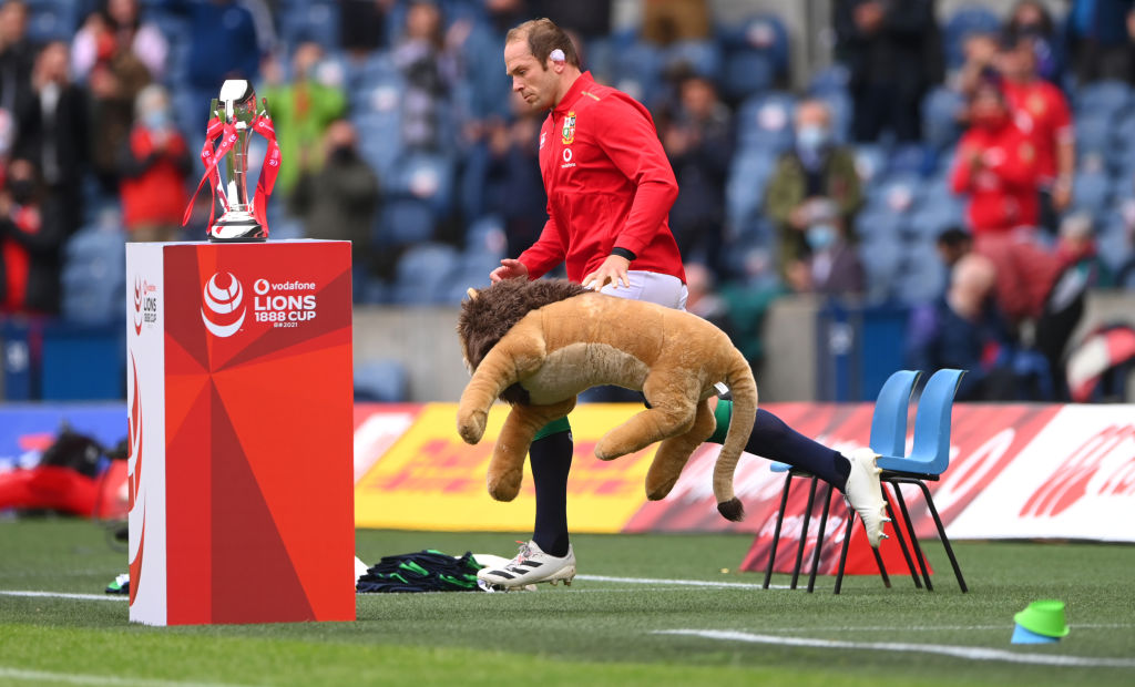 Rugbyworldmag's tweet image. Alun Wyn Jones is back training and could rejoin Lions squad this week. Full story ➡️ trib.al/4yJPOe0
