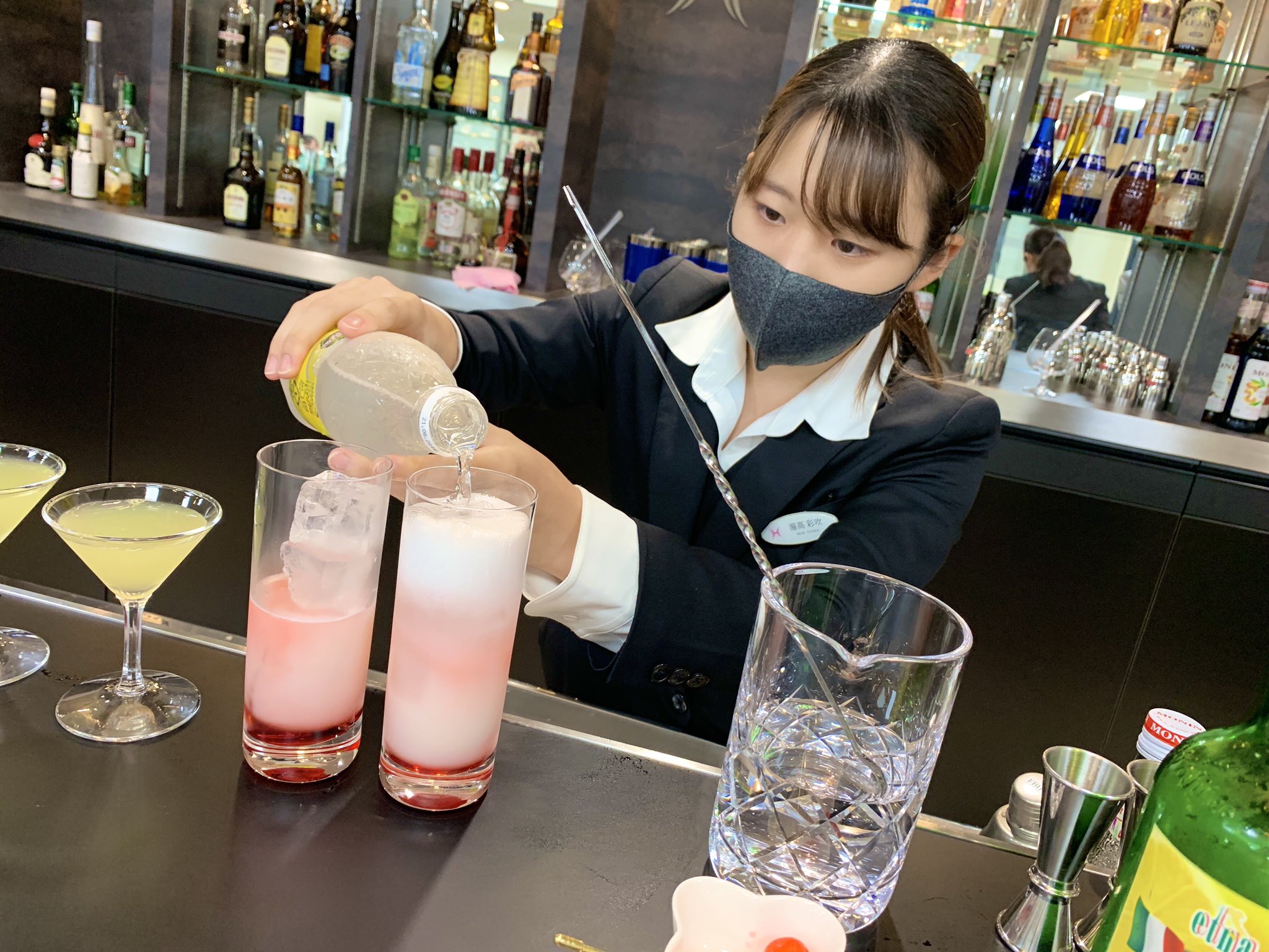 福岡ホテル 観光 ウェディング専門学校 No Twitter ホテルコース１年生が 味 技術 ホスピタリティ を競うカクテルコンテストを行いました ショート ロングのオリジナルカクテルを審査員がチェック 選ばれた作品はなんと 商品化 かっこいいですねー