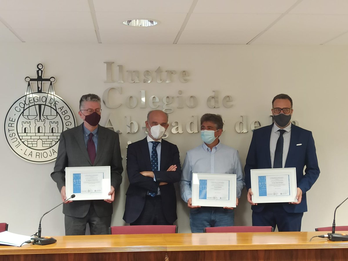 #diajusticiagratuita Lectura del manifiesto por nuestro Decano, José María Cid y reconocimiento a los letrados más antiguos en cada partido judicial en #TurnodeOficio, al que se ha sumado la actividad de <a href="/ProyectoHombre_/">Proyecto Hombre</a>