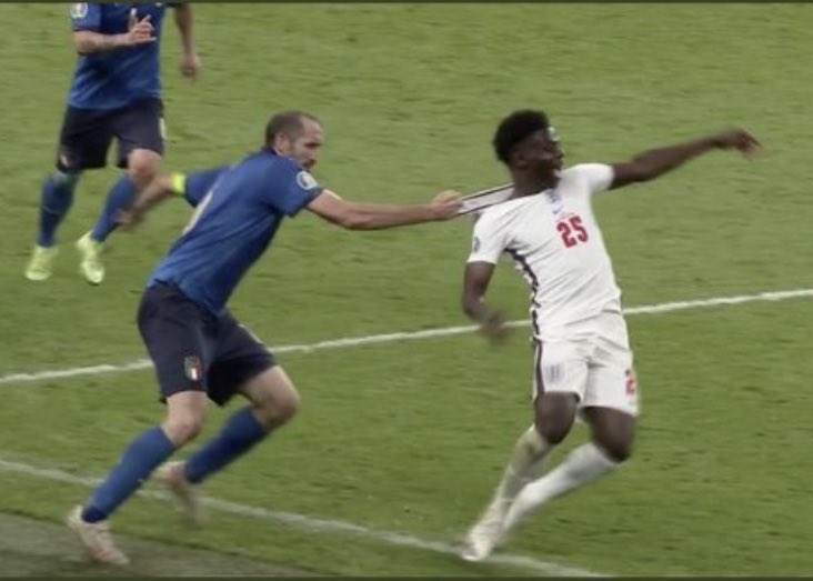 Saka got seat belted