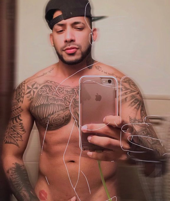 mirror mirror on the wall who&rsquo;s the illest papi of them all? 💫💥🔥 #stillthatnigga https://t.co/i6BR9A<a href="/tag/stillthatnigga"class="tags"><span>#stillthatnigga</span></a>