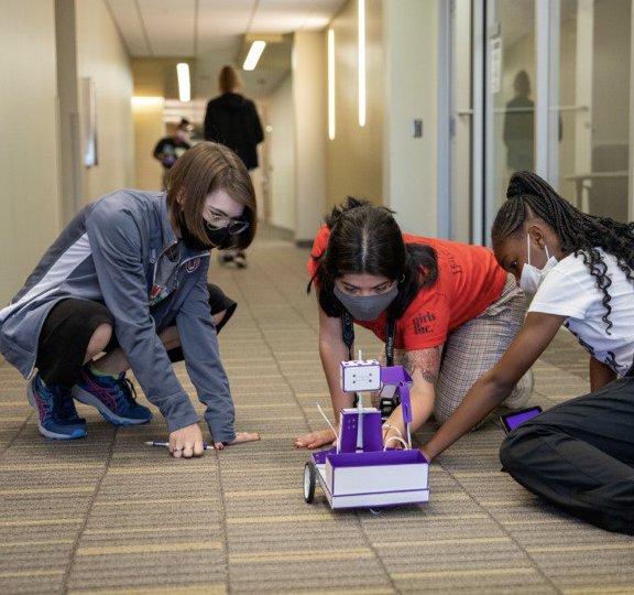 UNOCEHHS's tweet photo. We love hosting the Eureka! STEM camp each summer with campers from Girls Inc. The four-week camp is designed to expose young women to the skills needed to compete in some of today’s fastest growing industries. https://t.co/o3339MsoAR