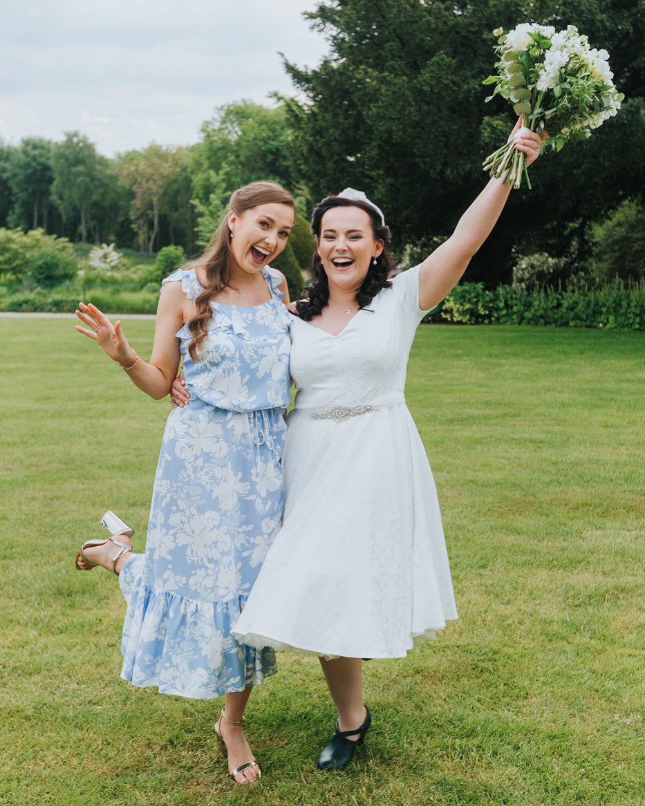 11 years later & I still can’t shake her off😉🤷🏻‍♀️ 

#maidofhonor #pals #fun #wedding #ceremony #pictures #part1 #legend #mates #decade #friendship

👯‍♀️: @BronteKing1 😂
🌳: @bowcliffehall 
🌸: @LilysofBramhope 
📷: Laura Calderwood