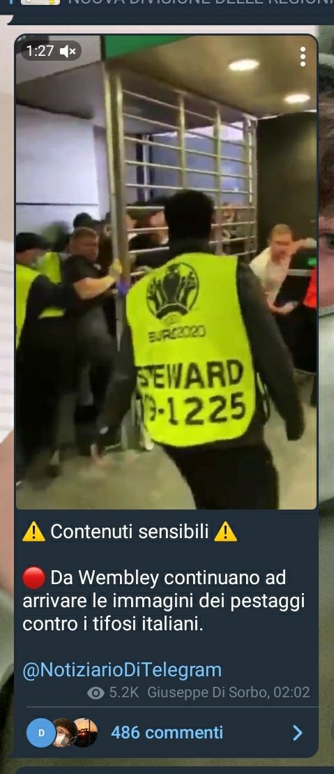 whooisgioo's tweet photo. @Conrad_MI @theartofsobrown se non su questo video, da come puoi trovare su internet dei tifosi italiani sono stati picchiati da parte dei tifosi inglesi. quindi non è una questione di politica o altro. https://t.co/AUxiLRwoak