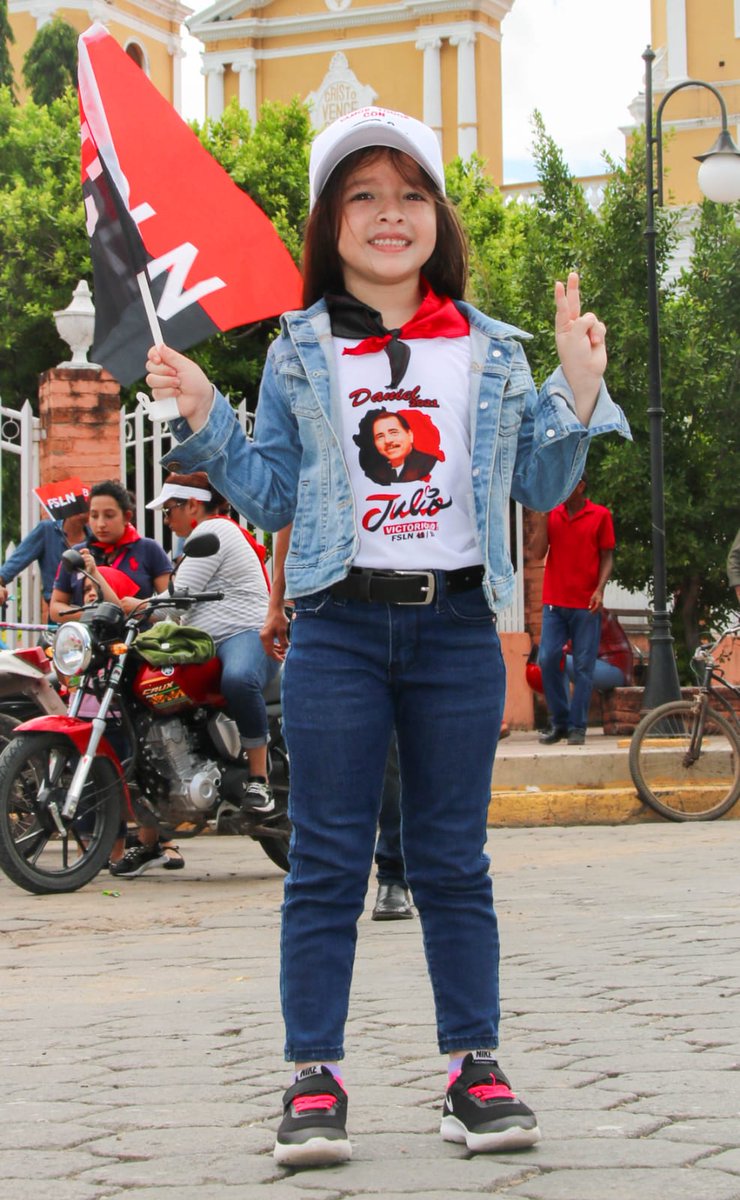 Buen día y feliz inicio de semana que la bandera roja y negra nos siga cobijando #JulioCaminosDeVictorias #12Julio #ManaguaSandinista <a href="/daritzaperez/">Darix❤🖤🇳🇮✌</a> <a href="/LysSantana1/">Lys Santana</a> <a href="/MaryuriRG/">𝗠𝗮𝘆𝘂 🇳🇮</a>