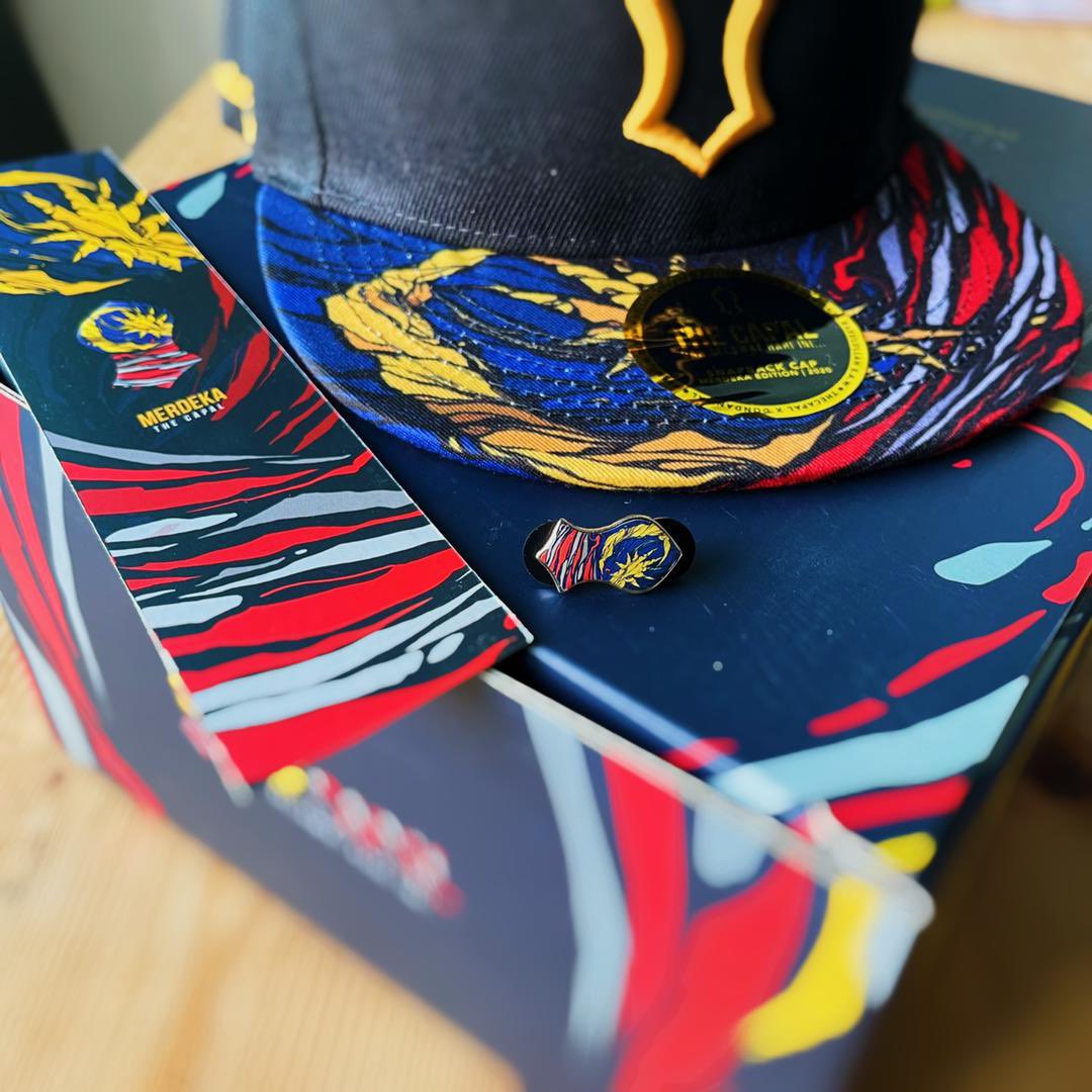 mustakim_ismail's tweet image. Penat member buat design untuk client, senang2 kedai helmet ni cilik. Siap buat special edition series konon, korg tolong tag sikit siapa owner kedai ni. Tlg bgtau yg jgn senang2 curi design orang

Original artwork by @abdulrashade for TheCapal X UstazDon