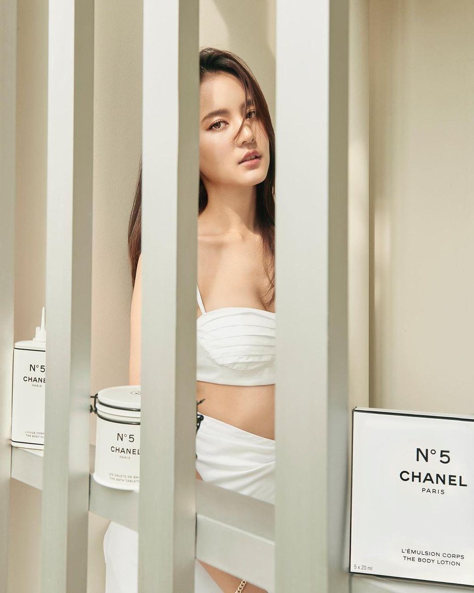 mikbowfc's tweet photo. ตอนนี้ทุกคนสามารถซื้อผลิตภัณฑ์จาก CHANEL Beauty ได้แล้ววันนี้ที่เว็บไซต์ CHANEL E-shop : https://t.co/57rkE0DfmL @chanel.beauty #N5 #chanelfactory5
#bow_maylada
#โบว์เมลดา
Cr.@bowbowmldss https://t.co/wdrBaqREkf