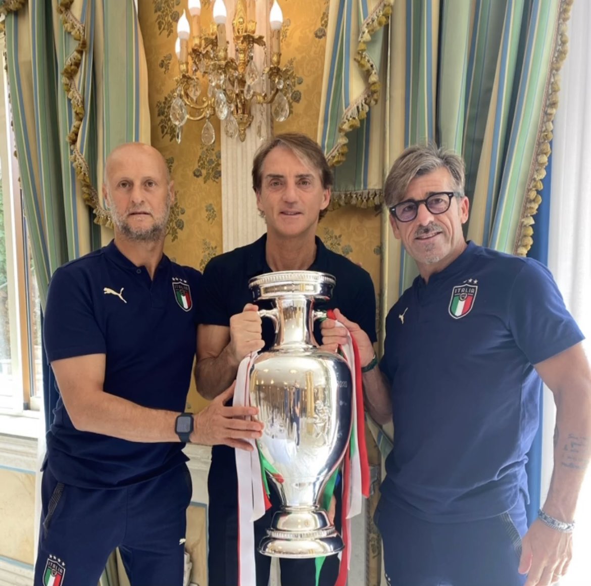 Blucerchiando's tweet photo. Belli in modo assurdo!!!! Campioni!

🔵⚪❤️⚫⚪🔵

#Euro2020Final #EURO2020 https://t.co/t6COdnxD9S