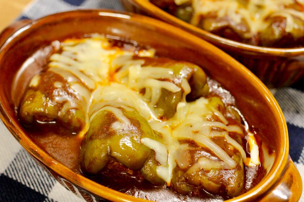 レンチンだけで完成の簡単レシピ！「ピーマンの肉詰めのデミ煮」