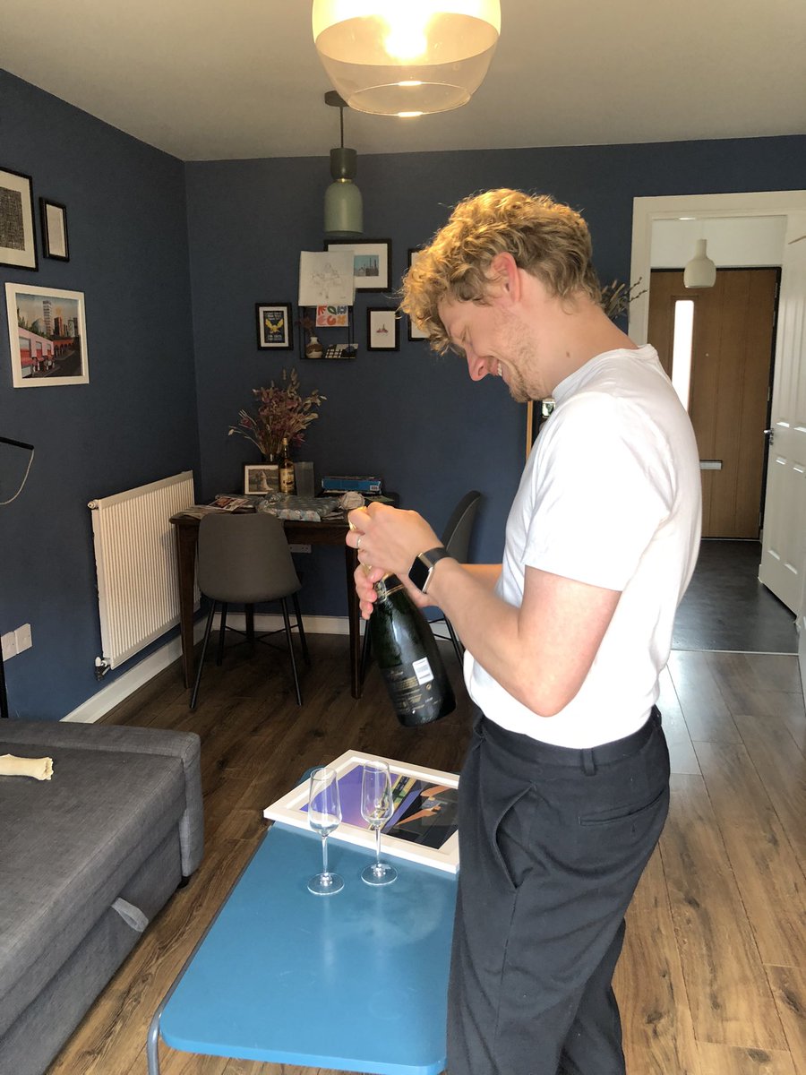 Dr Leah Burch (she/her) tweet media