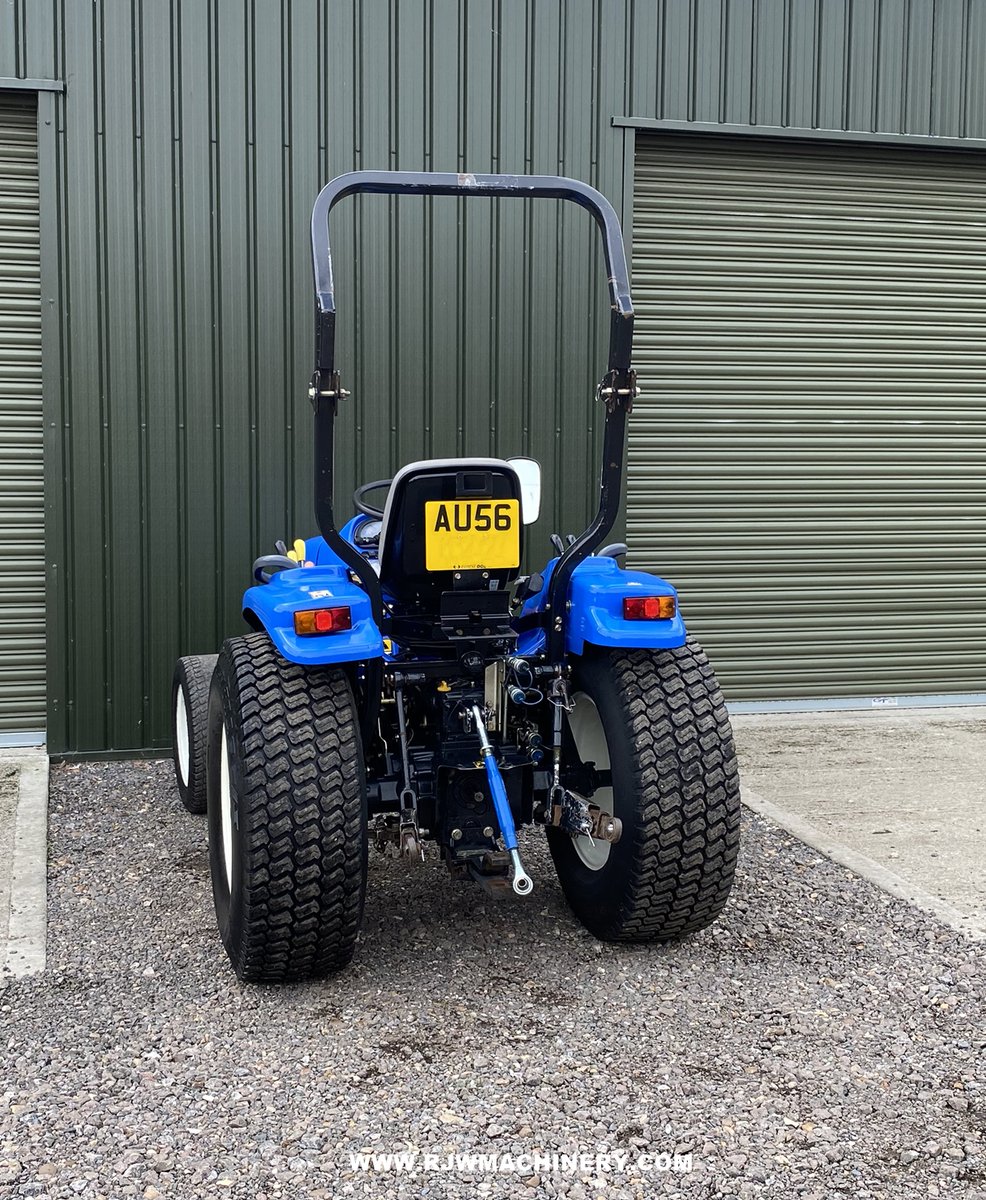 New Holland TC31DA tractor, year 2006 - 2353 hrs, 31hp cylinder Shibaura diesel engine, PAS, ROPS, 4 wheel drive, super steer front axle, 3 range hydro static drive transmission, 540 rpm rear PTO, Cat 1 3 point linkage, double acting spool valve, road registered. 
£8,750 + VAT 💷