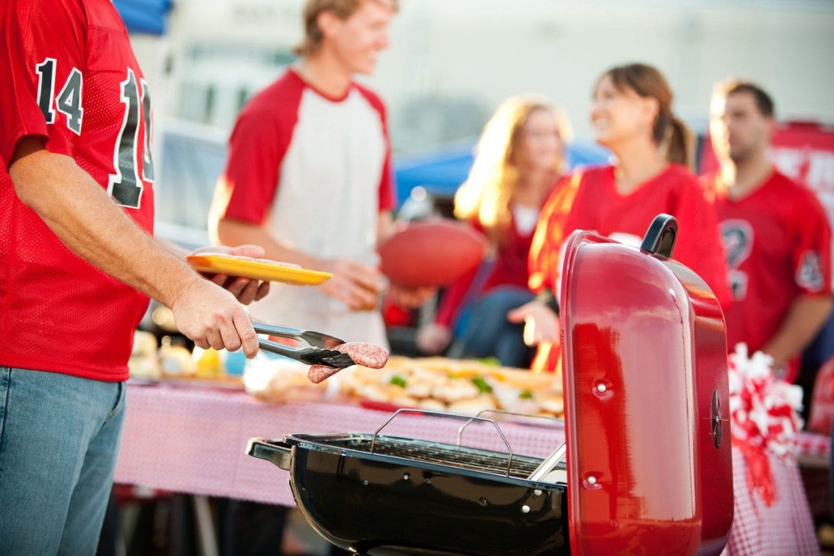 sooner_station's tweet photo. Sooner Station is a proud sponsor of the OU Alumni Association (#OUAA). Join us each home game this fall at the Boomer Bash Tailgate to say hi to your potential new neighbors! To learn more, contact us at 405.297.4961. Coming Early 2022. #SpiritedSeniorLiving https://t.co/qd23Niv06O