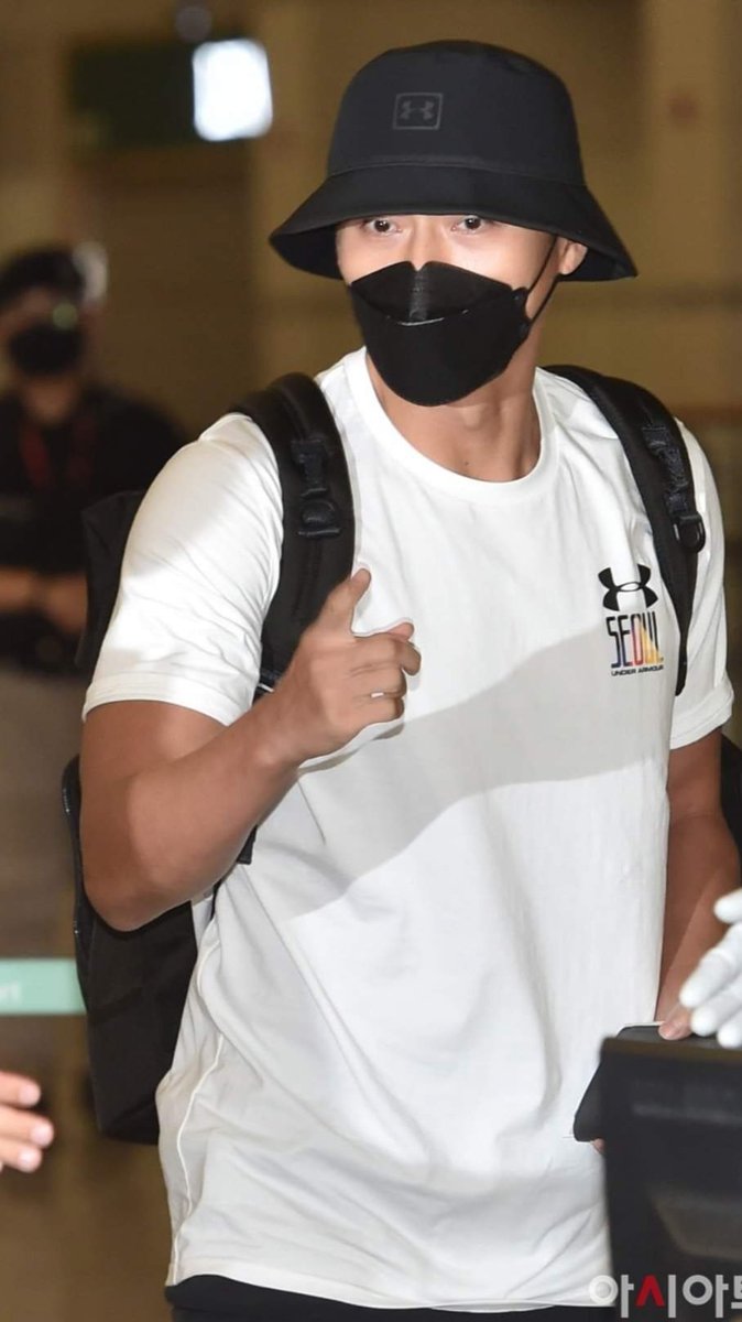 __lilleona's tweet photo. Who would have thought that a year ago; July 13 2020, he was going to go through an LDR for a while 🤪 ☺☺

LDR. Been there done that. Never again haha! 
#BinJin #현빈 #ซนเยจิน #ヒョンビン https://t.co/afLT6I2unP
