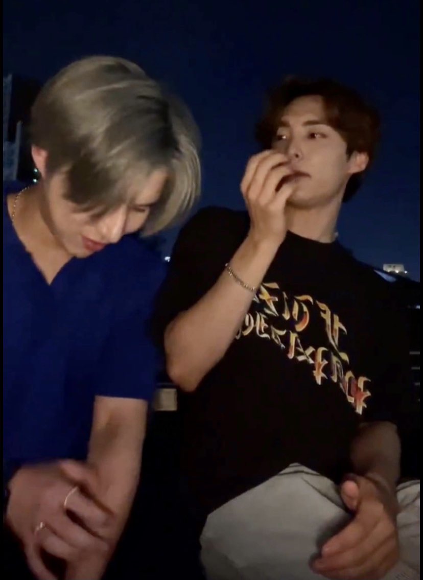 T_als32's tweet photo. Junhee looking at Sehni.. same Junhee same! Lol
(Last one makes me giggle!)
#ACE #JunWow @official_ACE7 https://t.co/wdTqRuQGbn