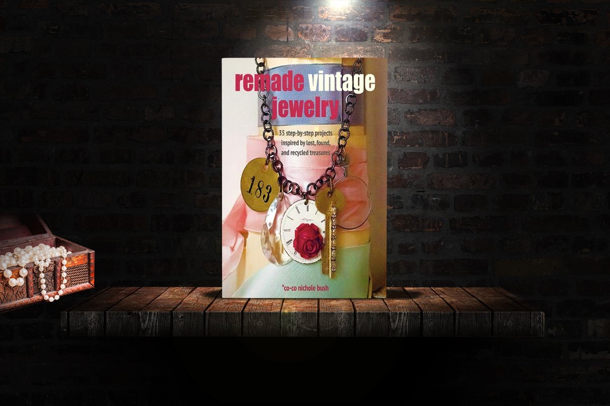 35 projects that will teach you how to make jewellery in this #book :

"Remade Vintage Jewelry: 35 step-by-step projects inspired by lost, found, and recycled treasures"

bit.ly/3nGwKNN

<a href="/RylandPeters/">Ryland Peters & Small</a>

#books #bookstagram #MondayVibes   #bokboost #DIY