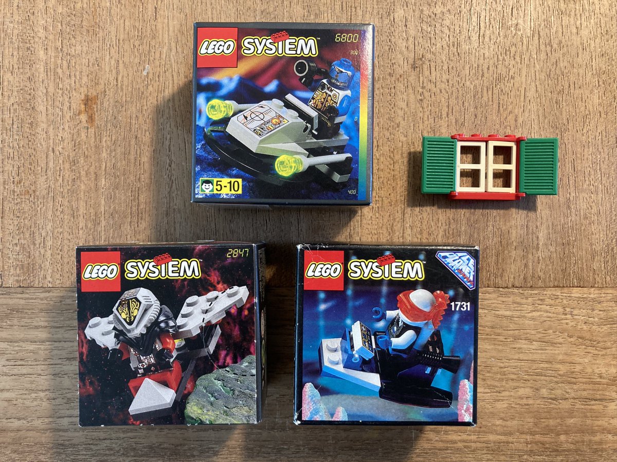 I always forget how tiny these boxes used to be (Window for scale). Although these came out in my dark ages, earlier city sets were the same size. Also looks much nicer on shelf than a polybag would.