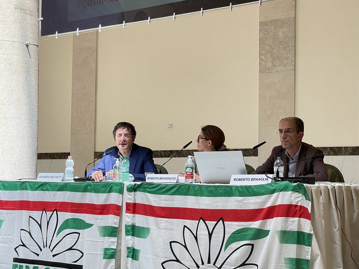 FIMCislStampa's tweet photo. #Votocolportafoglio “Il valore dei giovani” #Becchetti 👉oltre agli europei 🇮🇹 ora dobbiamo vincere la battaglia per il lavoro dignitoso. Passare dal consumo compulsivo al consumo cosciente #cashmobetico https://t.co/pcP9gbOUpC