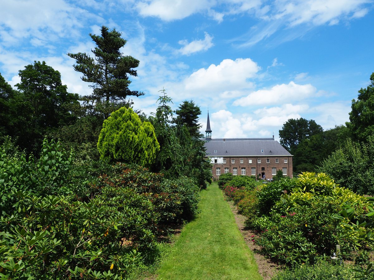 Naar aanleiding van het boek 'Weelde aan Groen' worden er in vier kloosters exclusieve tuinexcursies georganiseerd. Zondag 18 juli is de tuinexcursie van het Emmausklooster aan de beurt. Ben jij erbij?