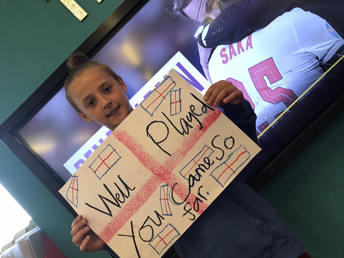 StLeonards1's tweet photo. We love you England 🏴󠁧󠁢󠁥󠁮󠁧󠁿 this is our message for you @MarcusRashford @BukayoSaka87 @Sanchooo10 please RT https://t.co/IzgKwdxL2V