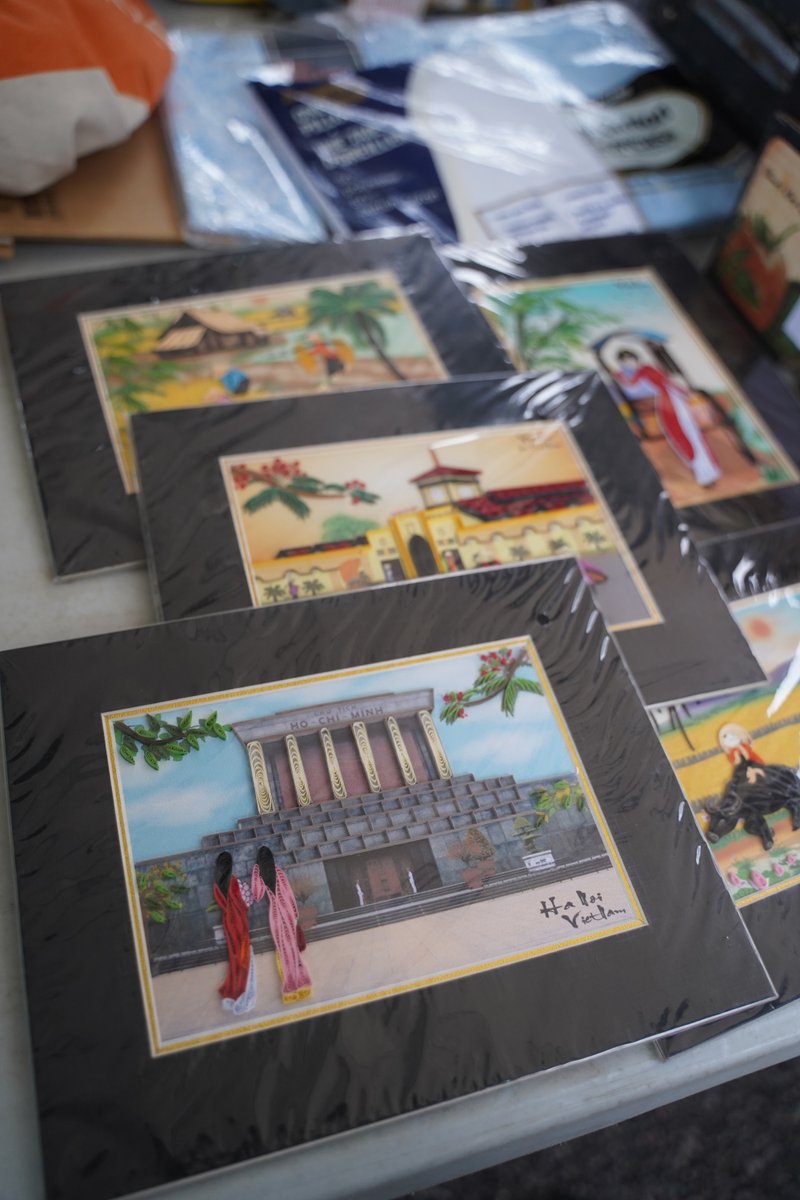 🖼️ Expect the unexpected when you look around the Kingsland Market.