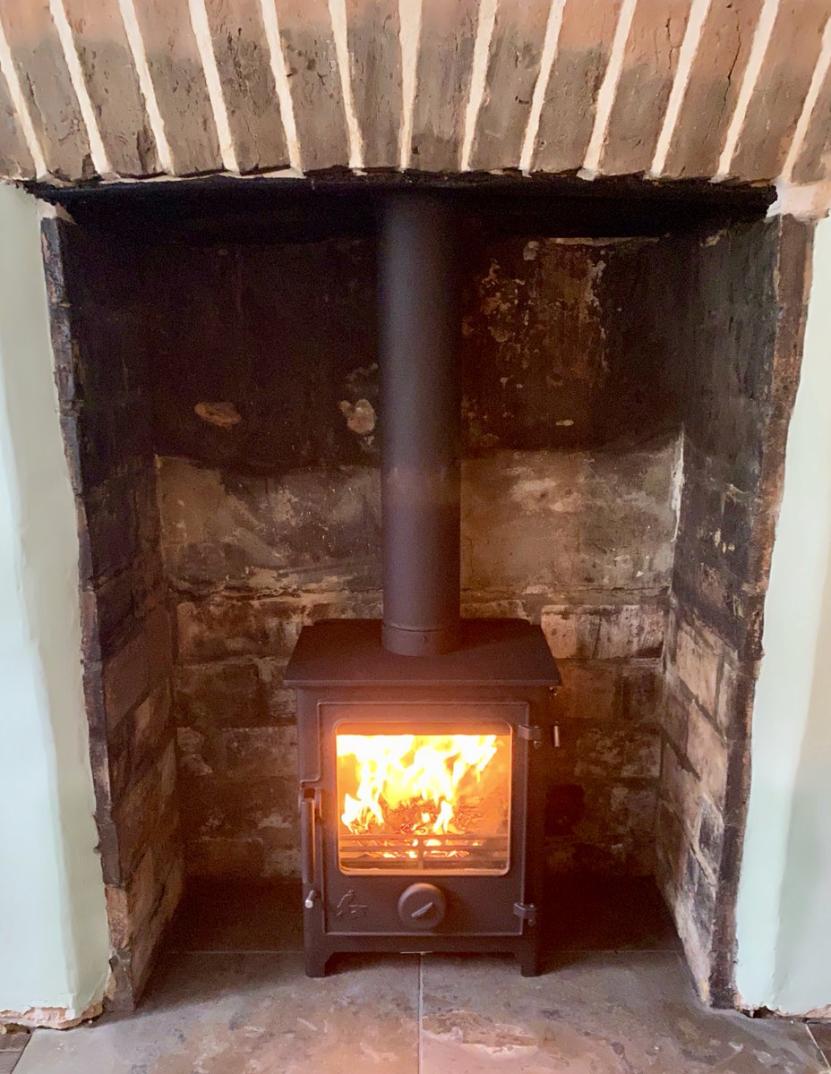 CottageStoves's tweet photo. Here's a few of our recent installations 🔥🔥

Dean Forge Dartmoor 5 installed in Whitchurch

Hunter Hawk 4 installed in Newbury 

Stovax Stockton 5 installed in Curridge 

#woodburningstove #woodburner #newbury #whitchurch #berkshire #hampshire #wiltshire https://t.co/zjDHIsUeny