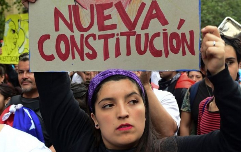 Convención Constituyente Aprueba Declaración Por Libertad De Presos De La Revuelta Y Desmilitarización Del Wallmapu
patriaessolidaridad.com/index.php/comp… .<a href="/tv_piola/">Señal 3 La Victoria</a> .<a href="/RGAritz_/">Aritz</a> .<a href="/andrearoae/">Andrea Roa 🤍</a> .<a href="/Cmontoya64/">Carlos Montoya</a> .<a href="/tv_piola/">Señal 3 La Victoria</a> 
#Chile 
#LibertadALxsPresxsPoliticxs 
#12Julio  
#RadicalesContraLaCovid19