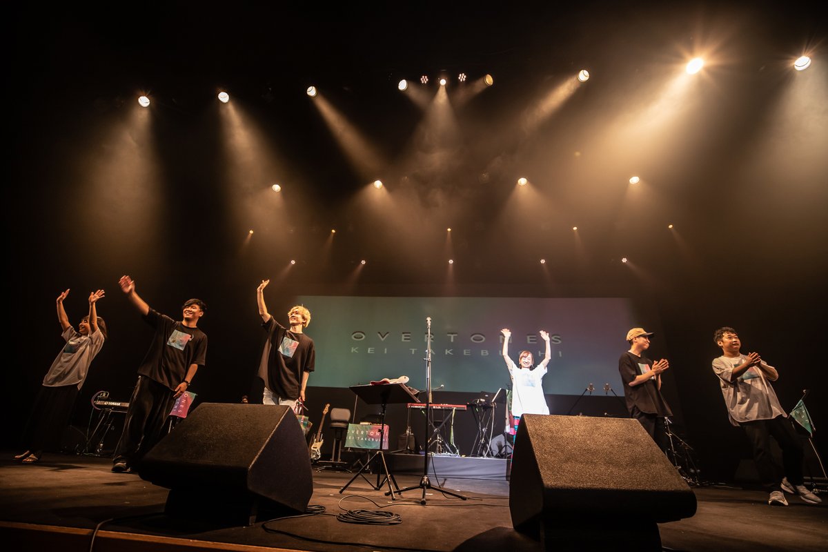 YAMO_wbsb's tweet photo. 昨日の竹渕慶の公演では、来られない方の想いもこめてウィスキーの買い出しを担当させてもらいました。音楽も奏でました。

素敵な共鳴空間を作ってくださった演奏者、ダンサー、制作者、スタッフや関係者、 #OVERTONES の皆、そしてバースデーガールに感謝です！共鳴を広げていきましょう！
#keitake https://t.co/Lq3YsQEjp1