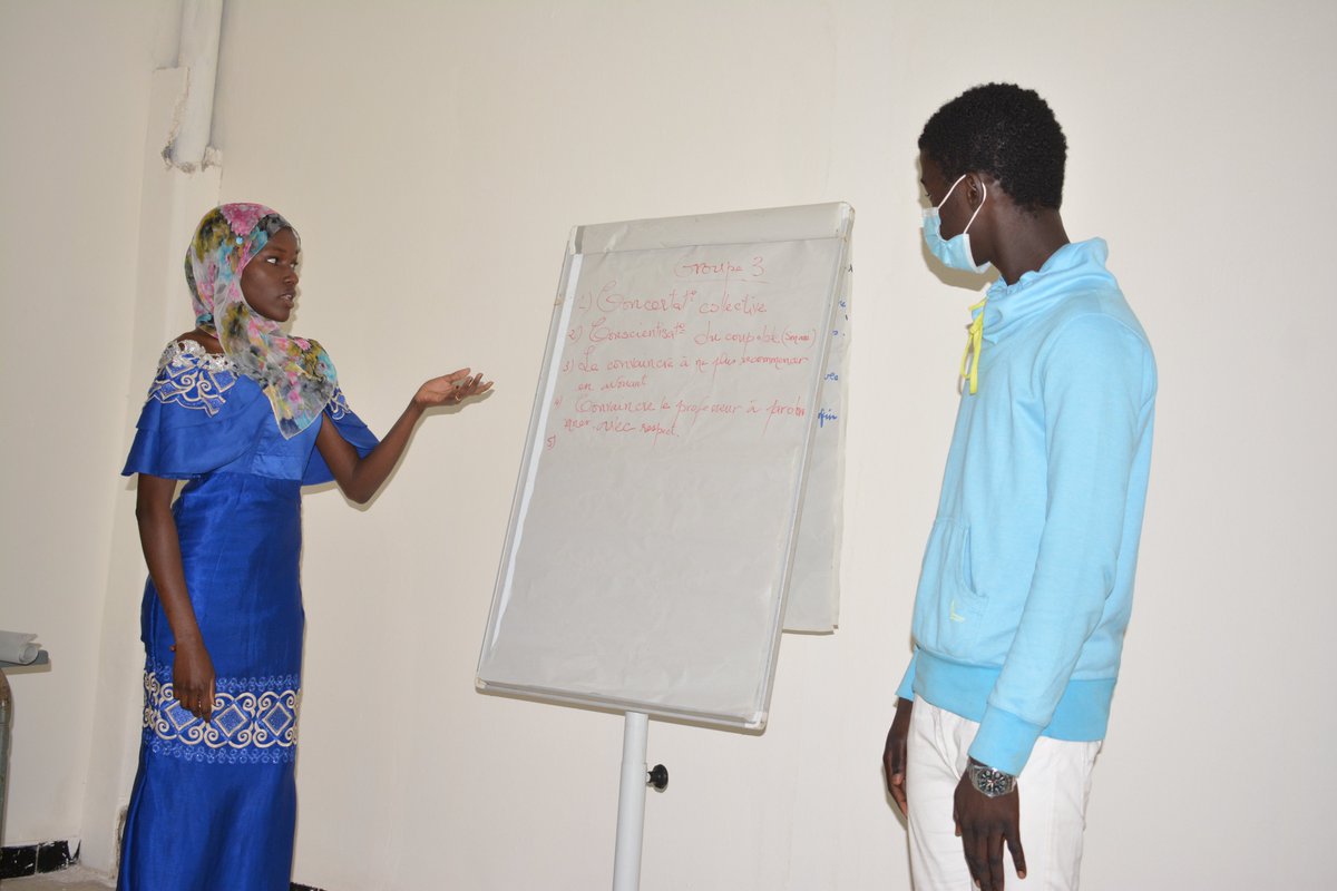 AradesSenegal's tweet photo. School #Leadership Development Program Senegal
Retour au #lycée Charles de Gaulle de St-louis pour une nouvelle session en #softskills avec la facilitatrice @BaeAdash. La séance du jour porte sur deux compétences essentielles : la #pensée_critique et la #recherche_documentaire🙂 https://t.co/oz4N5g56Lg