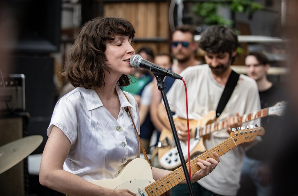 capturedtracks's tweet photo. Thanks to all who braved the heat to witness @widowspeaking's breathtaking set at @H0l0Nyc this past weekend ☀️ Incredible photos captured by @TobyTenenbaum https://t.co/I5eTabC8S4