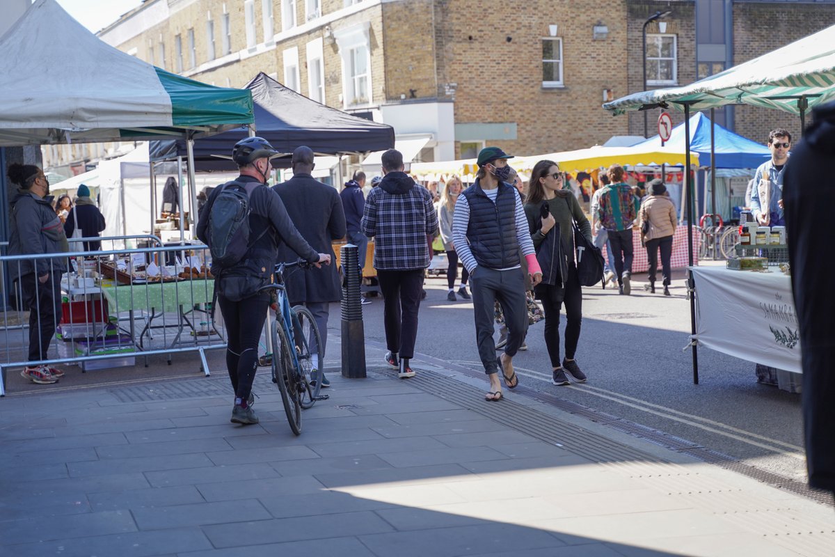 👍 We love Saturdays! Good vibes and so many things to see and buy on Broadway Market.