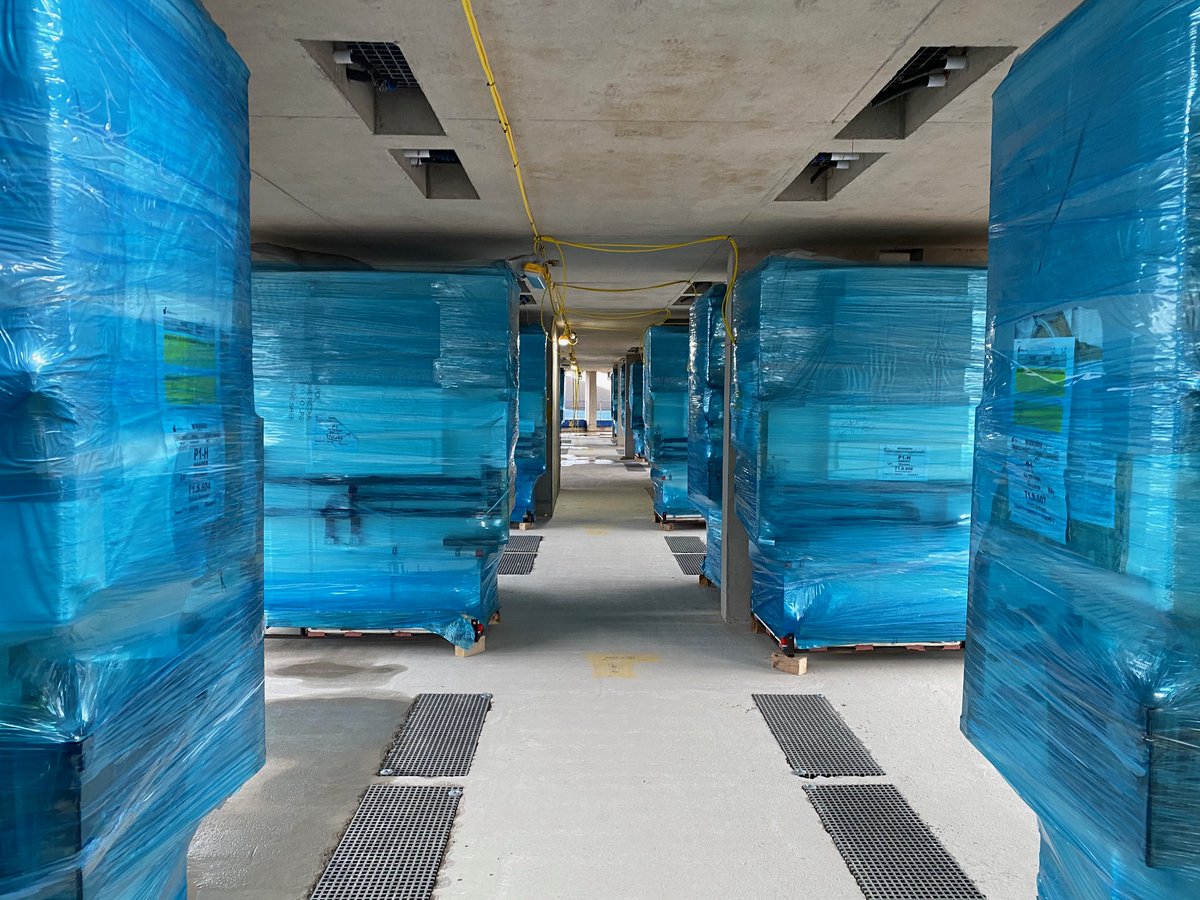 bathroompod's tweet photo. Have you ever wondered what #bathroompods &amp; #utilitypods look like when 1st installed? 

The units are lifted into position in the 1st stages of #construction &amp; at a much earlier stage than in-situ bathroom #fitout

This is why early engagement with the pod manufacture is vital. https://t.co/RNUOdD1a5s