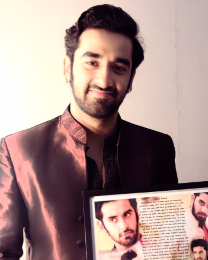 WeLoveVishal's tweet photo. smile, because it heals most of your problems ♡

#VishalVashishtha | @v_vishal13 https://t.co/dO8jbsBJPQ