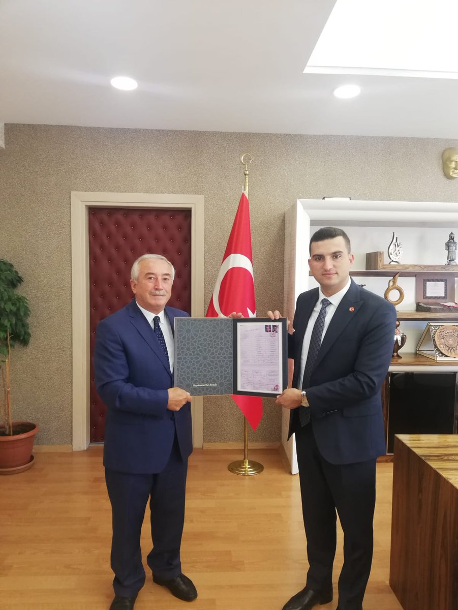 11Temmuz " Dünya Nüfus Günü" nedeni ile Sayın Kaymakamımız Halil İbrahim YEŞİLYURT'a"Evlenme  Belgesini" takdim ettim.