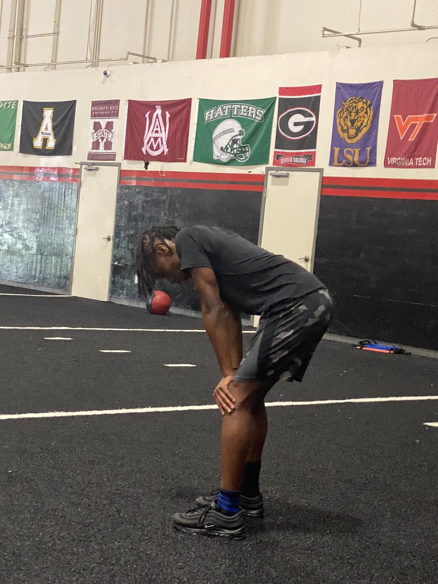 404Dayy's tweet photo. If the workout doesn’t leave me like this, I don’t want it. 🟢🟡🐺
#OutworkTheComp #OLB #GOAT
#ChasinDreams
@buford_football https://t.co/JqVvU2CsPg
