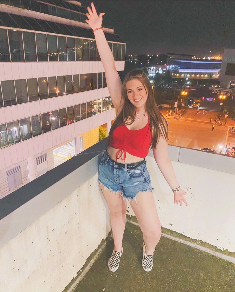 deltazeta_odu's tweet image. hands up for the start of a new week!✨