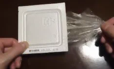 @torikaworks フィルムをちょっとだけ出して蓋を閉めて引くと綺麗に取れますよ。 